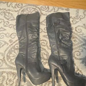 Leather size 7 guess heel boots